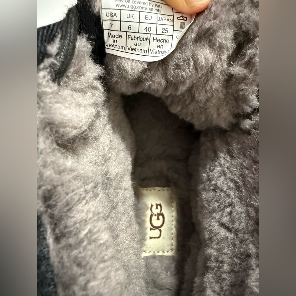 UGG Black Women's Winter Boots - Picture 4 of 4